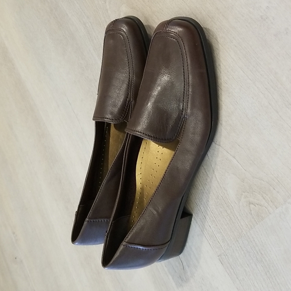 NWOT Trotters Size 8.5M - Picture 2 of 13